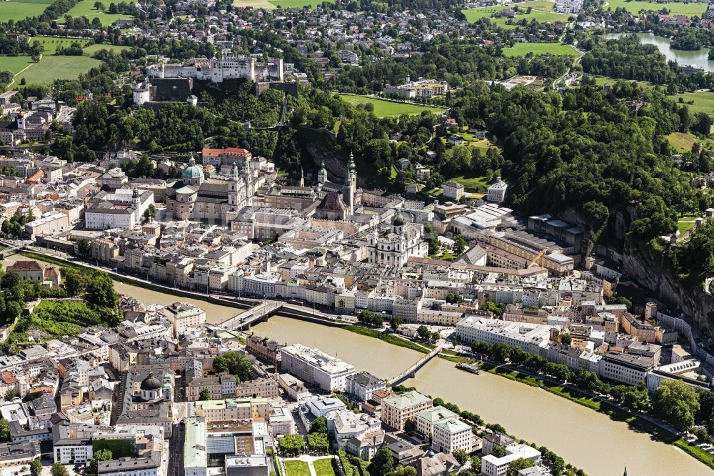 Luftaufnahme Salzburg - Altstadtbereich und Innenstadtzentrum in Salzburg in Österreich