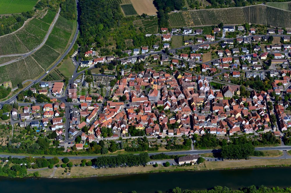Luftaufnahme Sommerhausen - Altstadtbereich und Innenstadtzentrum in Sommerhausen im Bundesland Bayern, Deutschland