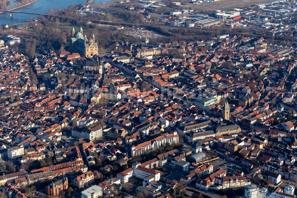 Luftaufnahme Speyer - Altstadtbereich und Innenstadtzentrum in Speyer im Bundesland Rheinland-Pfalz, Deutschland