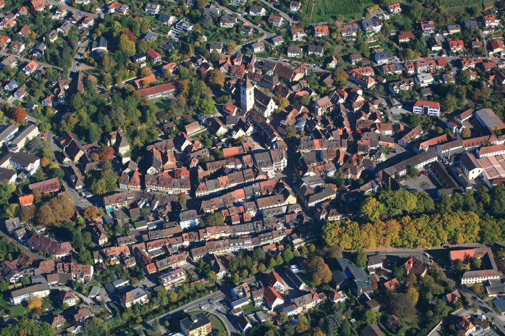 Luftbild Staufen im Breisgau - Altstadtbereich und Innenstadtzentrum in Staufen im Breisgau im Bundesland Baden-Württemberg, Deutschland