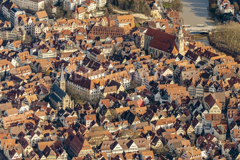 Tübingen aus der Vogelperspektive: Altstadtbereich und Innenstadtzentrum in Tübingen im Bundesland Baden-Württemberg, Deutschland
