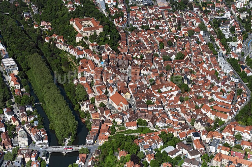 Tübingen aus der Vogelperspektive: Altstadtbereich und Innenstadtzentrum in Tübingen im Bundesland Baden-Württemberg, Deutschland