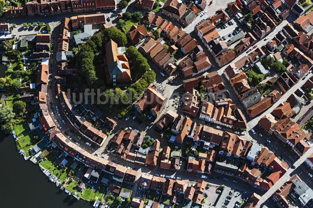 Luftaufnahme Mölln - Altstadtbereich und Innenstadtzentrum am Ufer des Stadtsee in Mölln im Bundesland Schleswig-Holstein, Deutschland