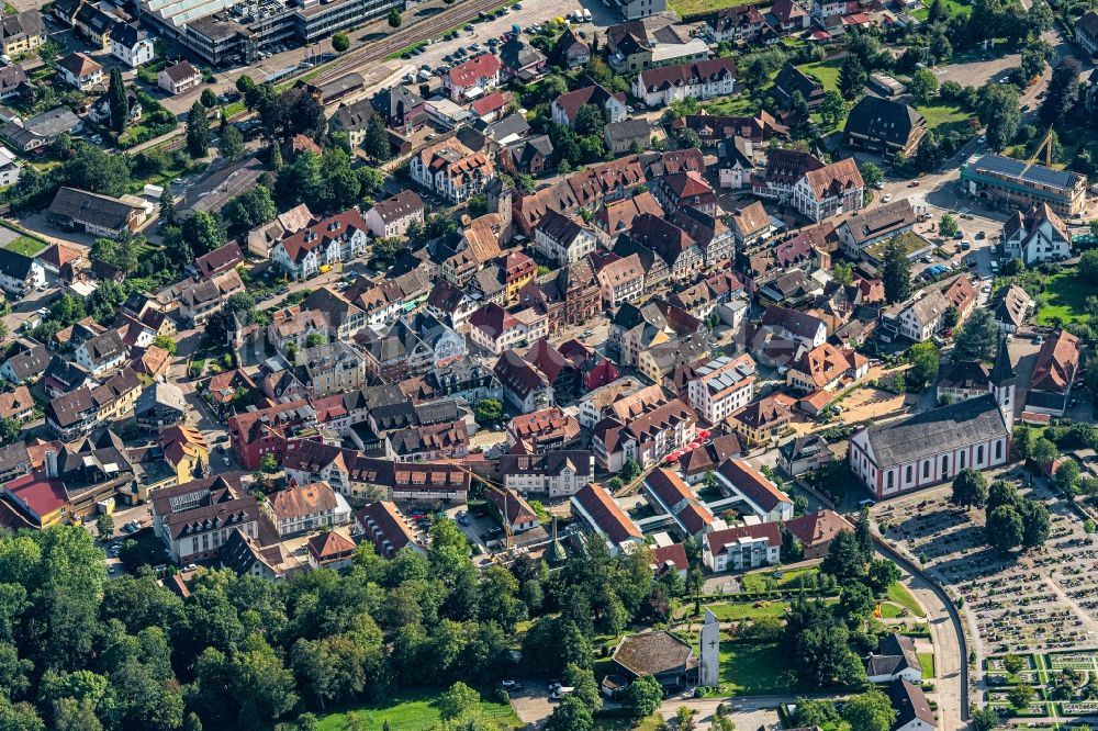 Unterharmersbach von oben - Altstadtbereich und Innenstadtzentrum in Unterharmersbach im Bundesland Baden-Württemberg, Deutschland