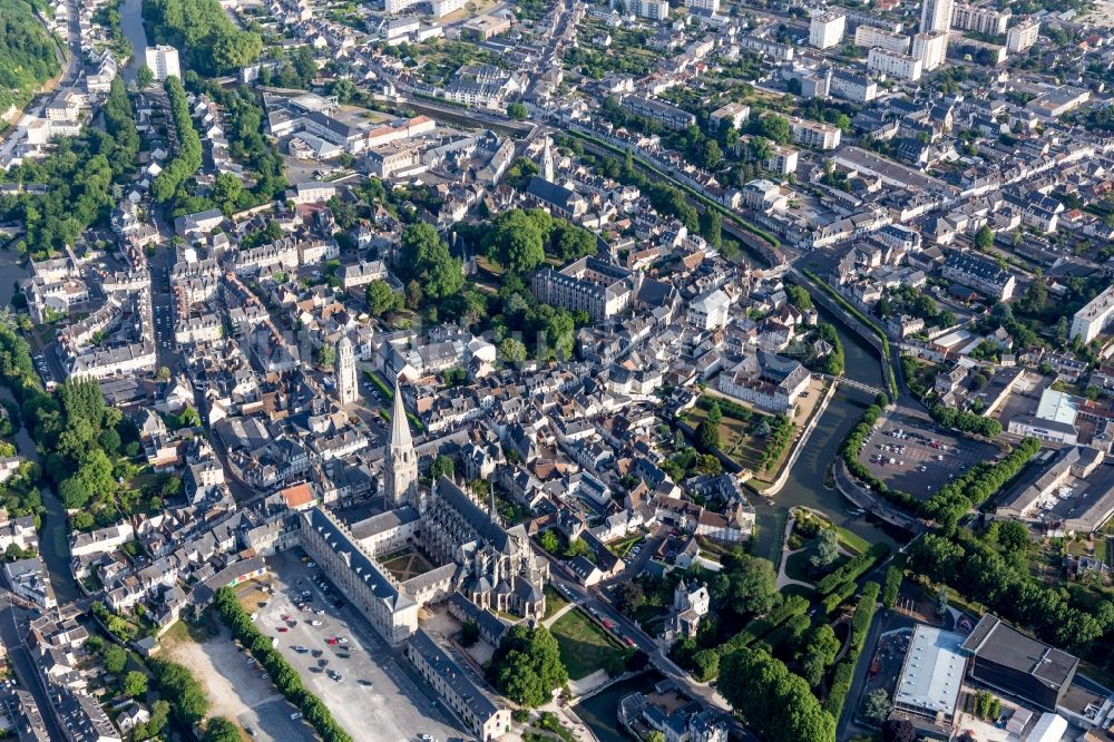 Luftaufnahme Vendome - Altstadtbereich und Innenstadtzentrum in Vendome in Centre-Val de Loire, Frankreich