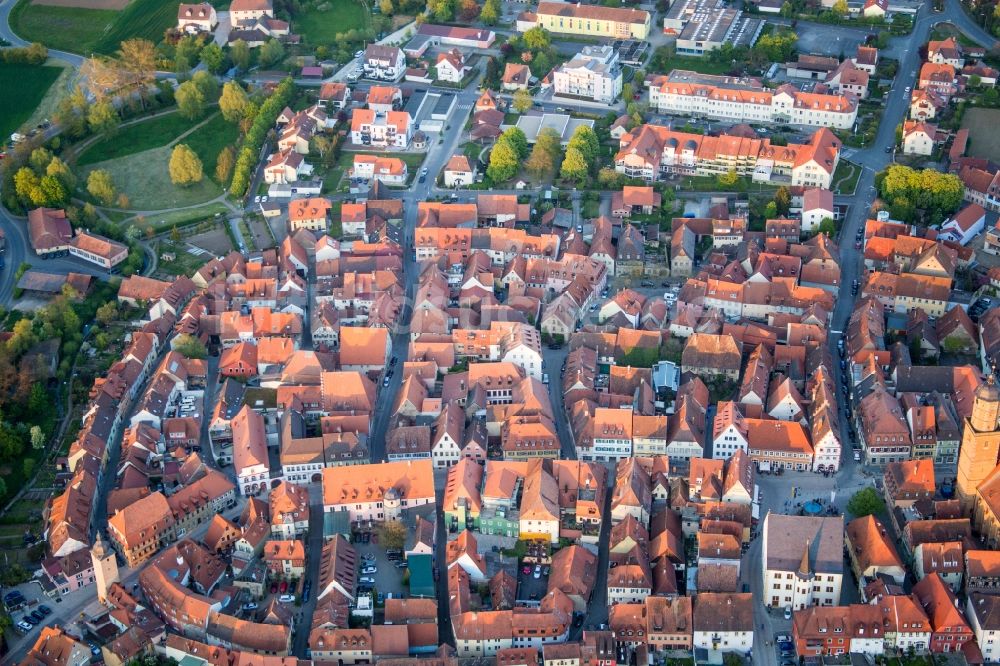Luftaufnahme Volkach - Altstadtbereich und Innenstadtzentrum in Volkach im Bundesland Bayern, Deutschland