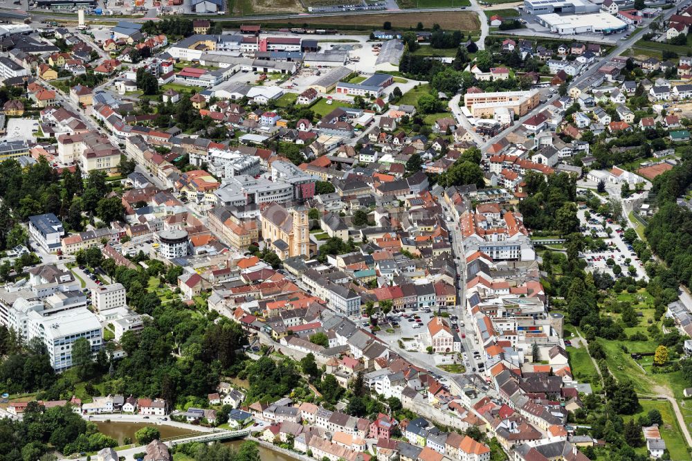 Luftbild Waidhofen an der Thaya - Altstadtbereich und Innenstadtzentrum in Waidhofen an der Thaya in Niederösterreich, Österreich