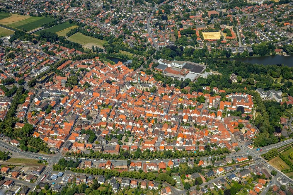 Warendorf aus der Vogelperspektive: Altstadtbereich und Innenstadtzentrum in Warendorf im Bundesland Nordrhein-Westfalen, Deutschland