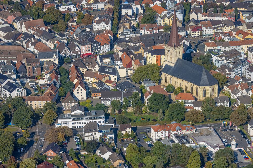 Unna von oben - Altstadtbereich und Innenstadtzentrum an der Wasserstraße in Unna im Bundesland Nordrhein-Westfalen, Deutschland