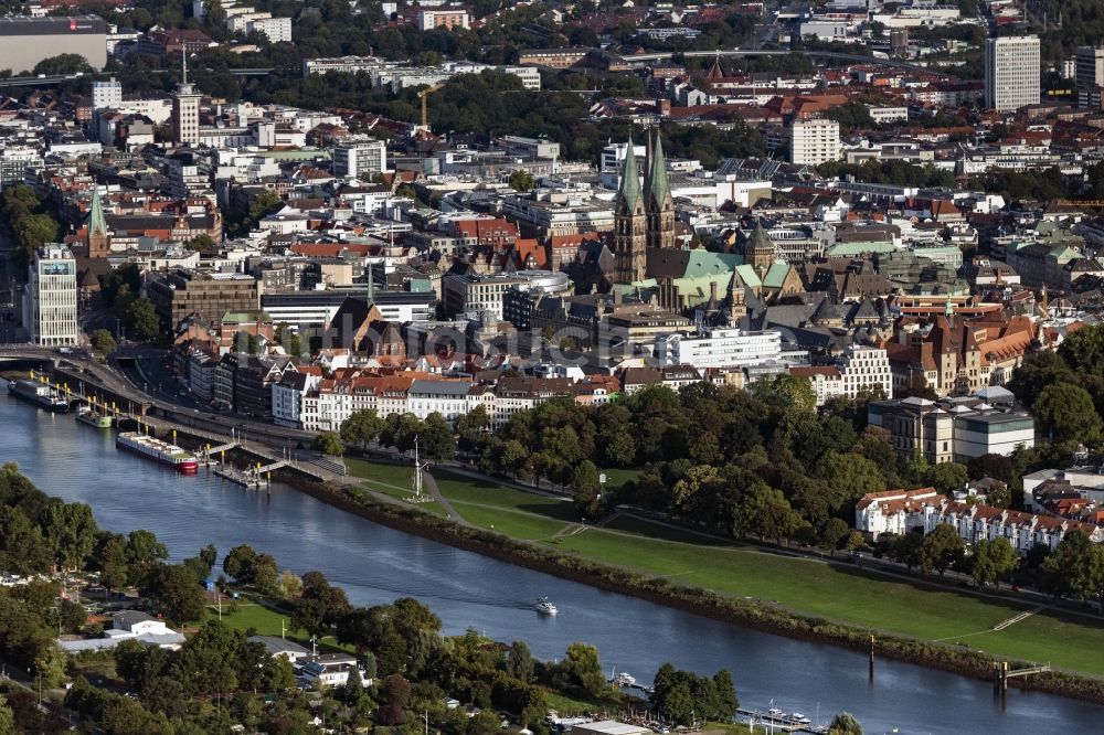 Luftbild Bremen - Altstadtbereich und Innenstadtzentrum an der Weser in Bremen, Deutschland