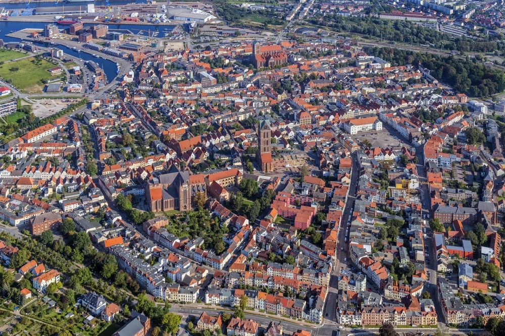 Luftaufnahme Wismar - Altstadtbereich und Innenstadtzentrum in Wismar im Bundesland Mecklenburg-Vorpommern