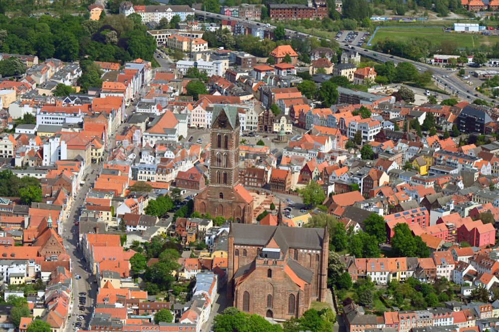 Luftaufnahme Hansestadt Wismar - Altstadtbereich und Innenstadtzentrum in Wismar im Bundesland Mecklenburg-Vorpommern