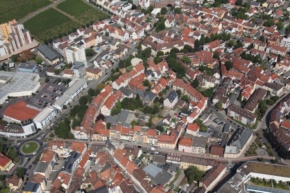 Worms aus der Vogelperspektive: Altstadtbereich und Innenstadtzentrum in Worms im Bundesland Rheinland-Pfalz, Deutschland