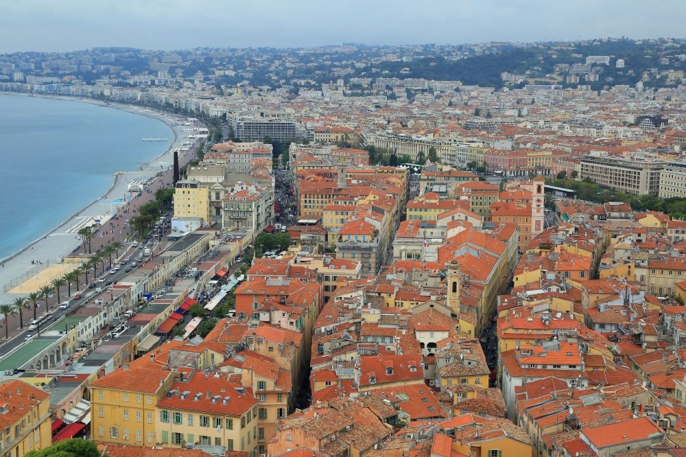Luftbild Nizza - Altstadtbereich im Ortsteil Vieux Nice und Strandpromenade Promenade des Anglais in Nizza in Provence-Alpes-Cote d'Azur, Frankreich