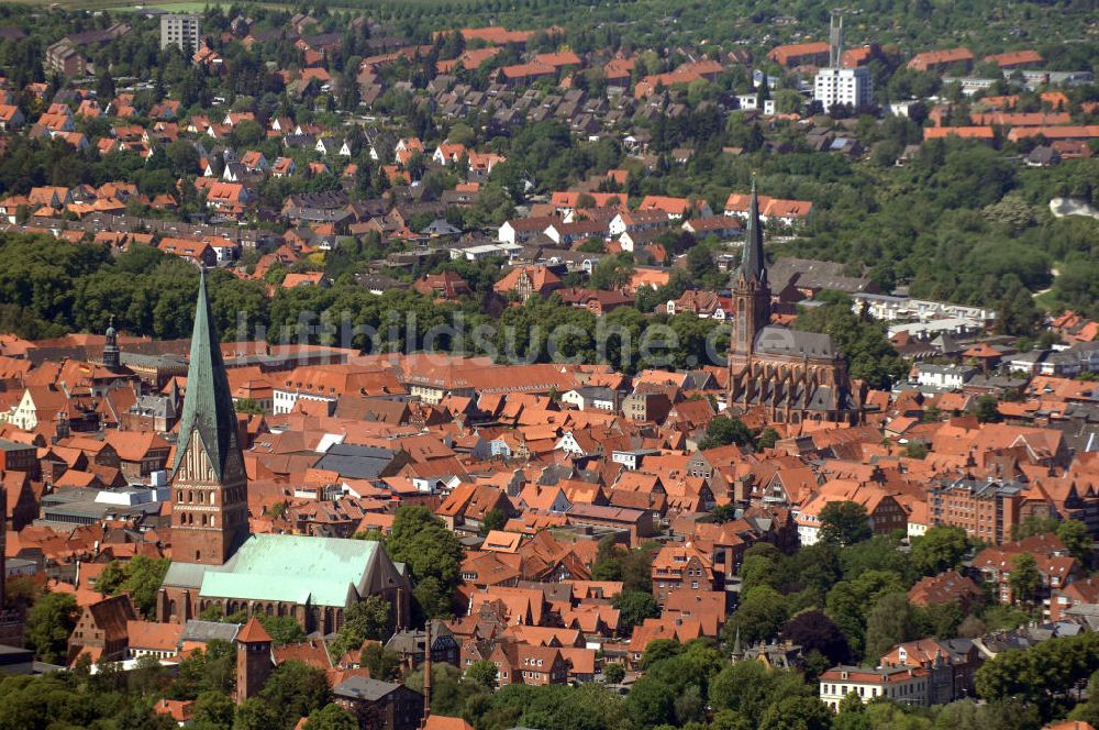 Luftbild LÜNEBURG - Altstadtzentrum von Lüneburg mit der Kirche St. Johannis und der St. Nicolaikirche