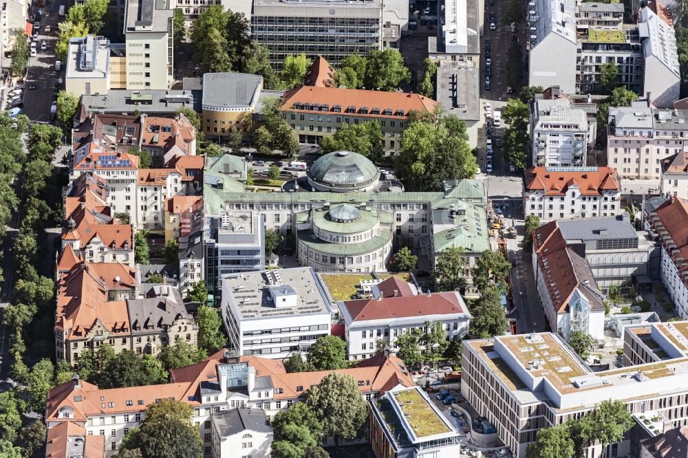 München aus der Vogelperspektive: Anatomische Anstalt der Ludwig-Maximilians-Universität in München im Bundesland Bayern