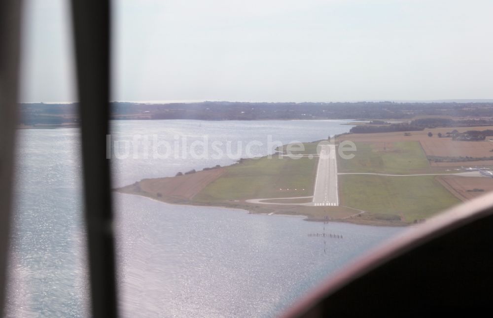 Luftaufnahme Sonderburg - Anflug auf die Landebahn des Flugplatz Sonderburg in Dänemark
