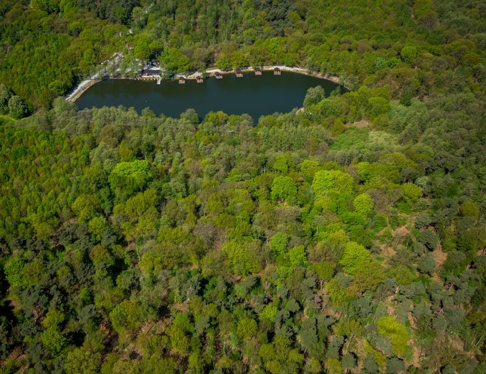 Bottrop von oben - Angelpark Zur Grafenmühle im Grafenwald in Bottrop im Bundesland Nordrhein-Westfalen, Deutschland