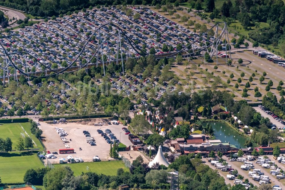 Rust von oben - Anlage des Ferienparks und Parkplätze in Rust im Bundesland Baden-Württemberg, Deutschland