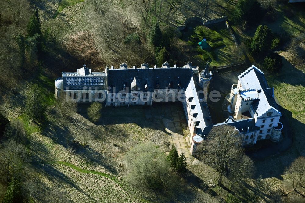 Luftaufnahme Friedrichroda - Anlage des Schlosses Reinhardsbrunn in Reinhardsbrunn im Bundesland Thüringen, Deutschland