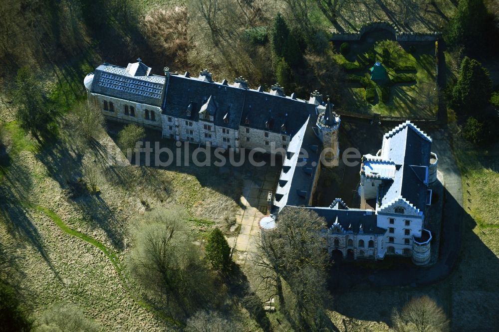 Friedrichroda von oben - Anlage des Schlosses Reinhardsbrunn in Reinhardsbrunn im Bundesland Thüringen, Deutschland