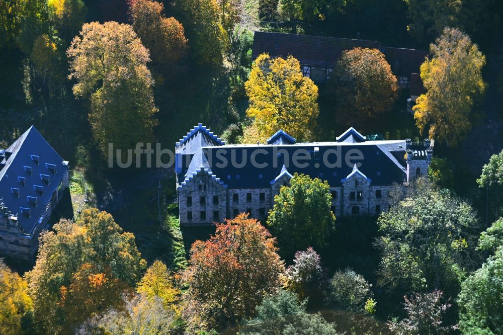 Friedrichroda von oben - Anlage des Schlosses Reinhardsbrunn in Reinhardsbrunn im Bundesland Thüringen, Deutschland