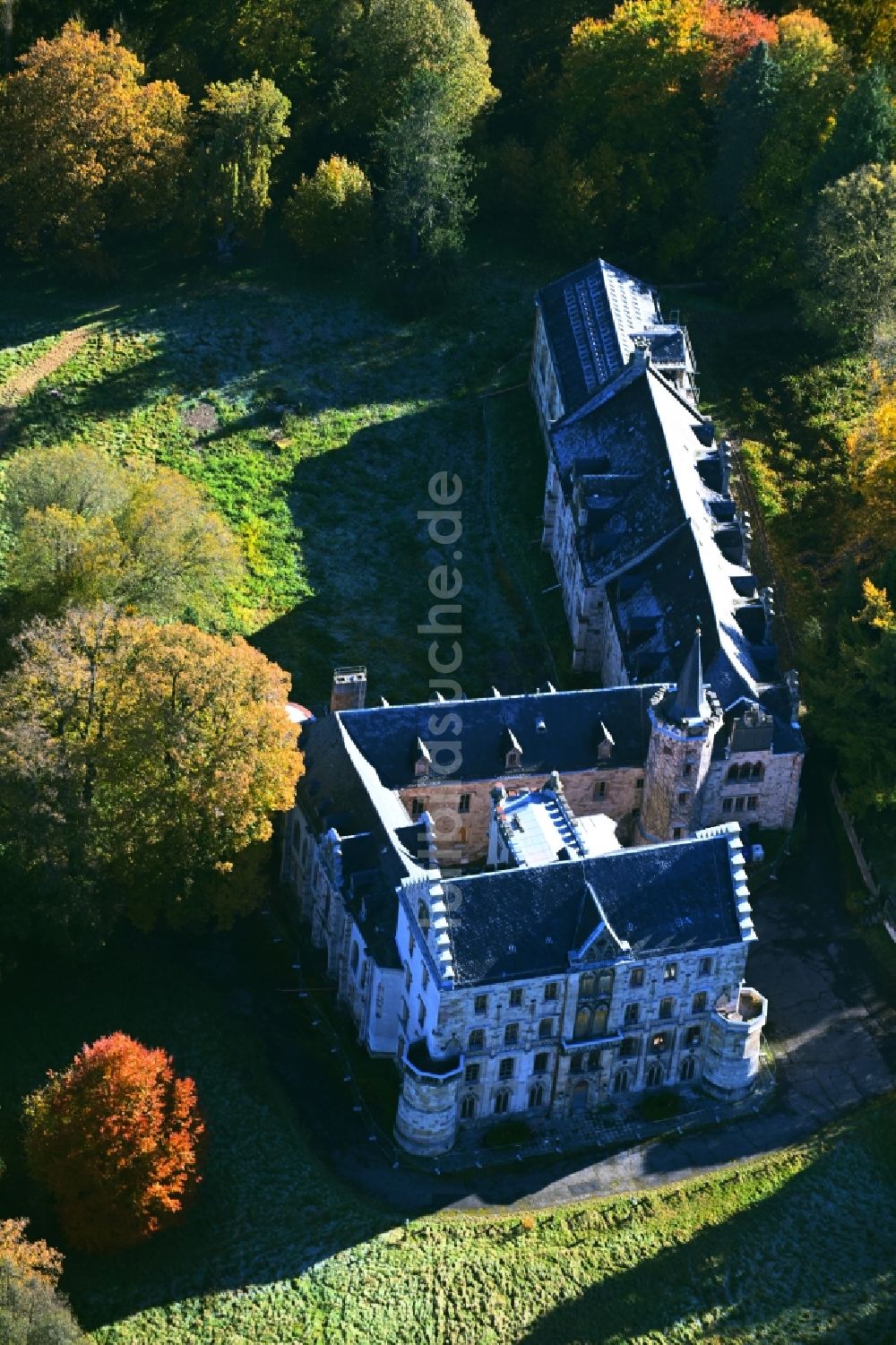 Luftbild Friedrichroda - Anlage des Schlosses Reinhardsbrunn in Reinhardsbrunn im Bundesland Thüringen, Deutschland