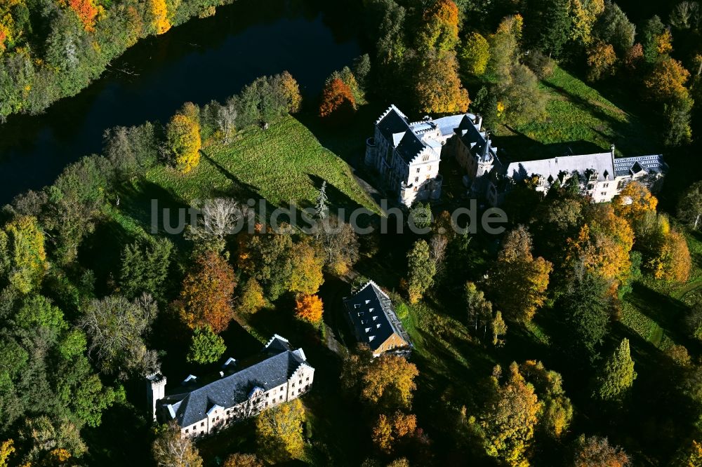 Luftaufnahme Friedrichroda - Anlage des Schlosses Reinhardsbrunn in Reinhardsbrunn im Bundesland Thüringen, Deutschland