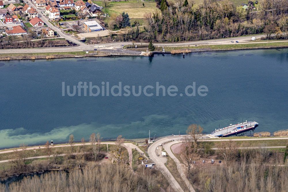 Rheinau von oben - Anleger eines Fähr- Schiffes am Rhein in Rheinau im Bundesland Baden-Württemberg, Deutschland