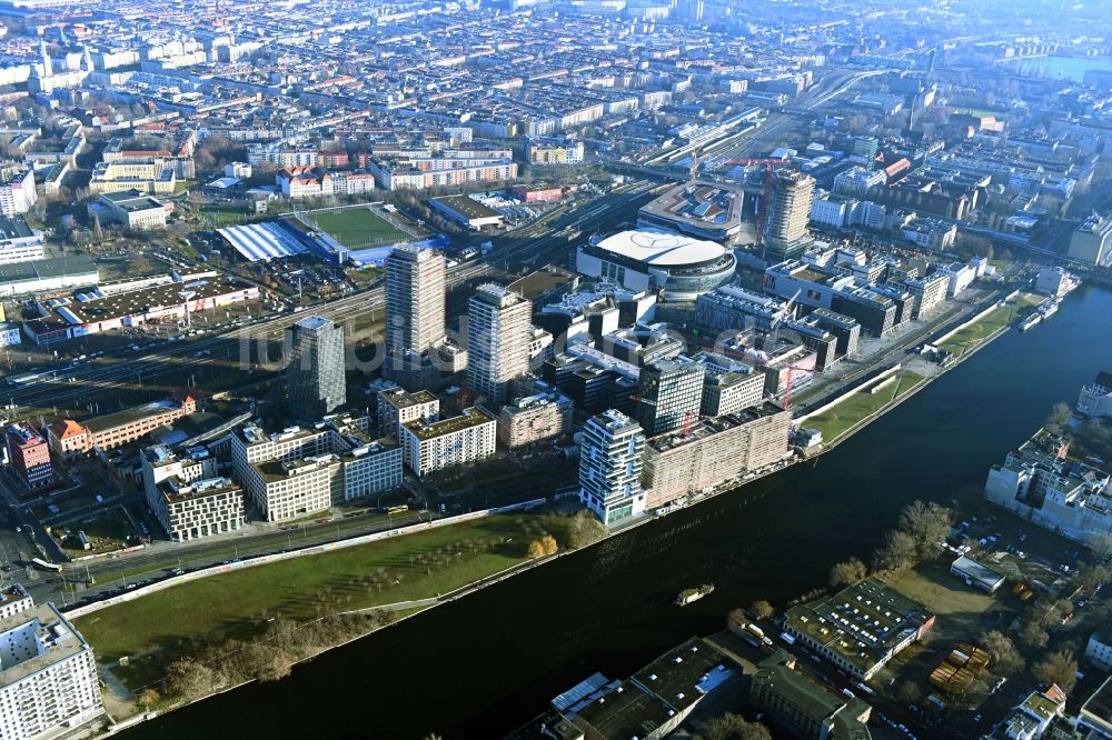 Luftbild Berlin - Anschutz Areal am Ufer des Flußverlaufes der Spree im Ortsteil Friedrichshain in Berlin, Deutschland