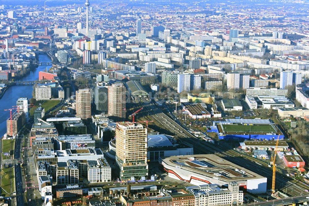 Luftbild Berlin - Anschutz Areal am Ufer des Flußverlaufes der Spree im Ortsteil Friedrichshain in Berlin, Deutschland
