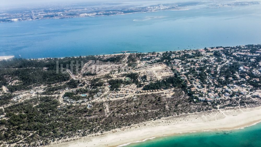 Luftbild Sol Troja - Ansicht des Wohngebietes einer Einfamilienhaus- Siedlung in Sol Troja in Grandola, Portugal