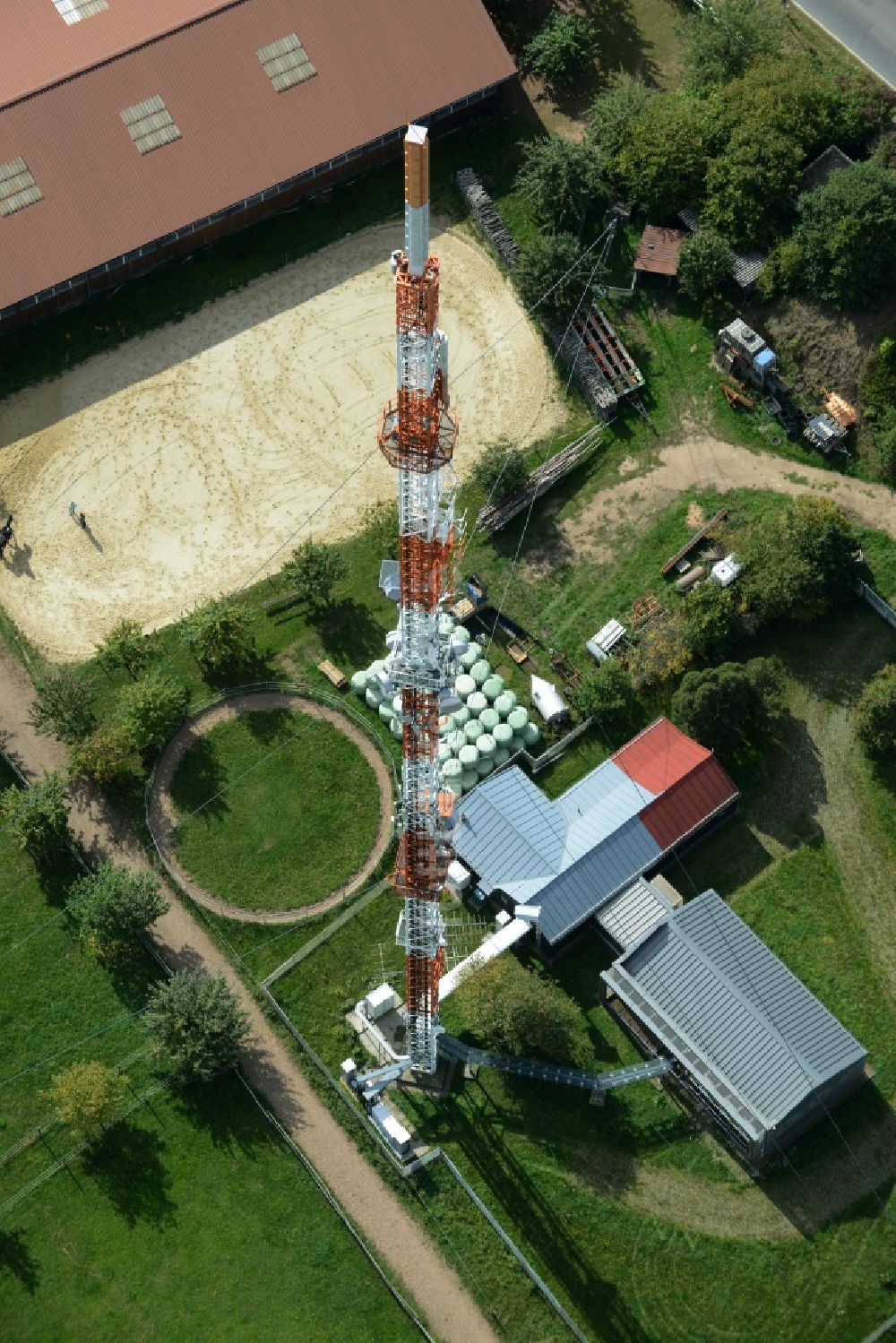 Luftaufnahme Michelstadt - Antennen- Sendeturm und Funkmast an der Hauptstraße in Michelstadt im Bundesland Hessen
