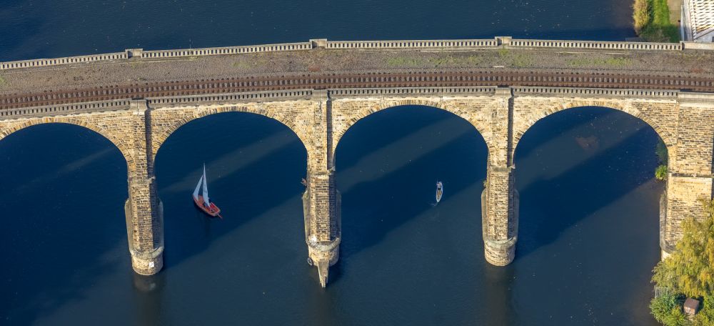 Herdecke aus der Vogelperspektive: Aquädukt über dem Fluss Ruhr in Herdecke im Bundesland Nordrhein-Westfalen, Deutschland