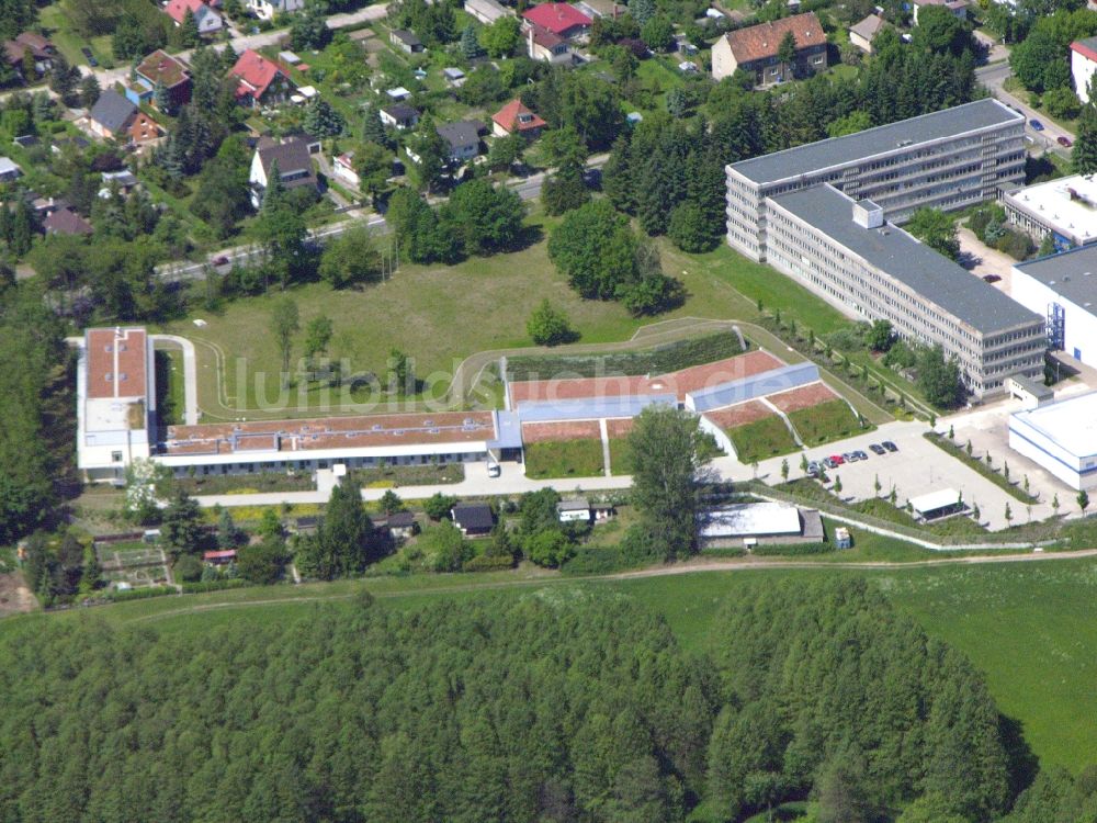 Hoppegarten von oben - Archiv- Gebäude Bundesarchiv - Zwischenarchiv in Hoppegarten im Bundesland Brandenburg, Deutschland