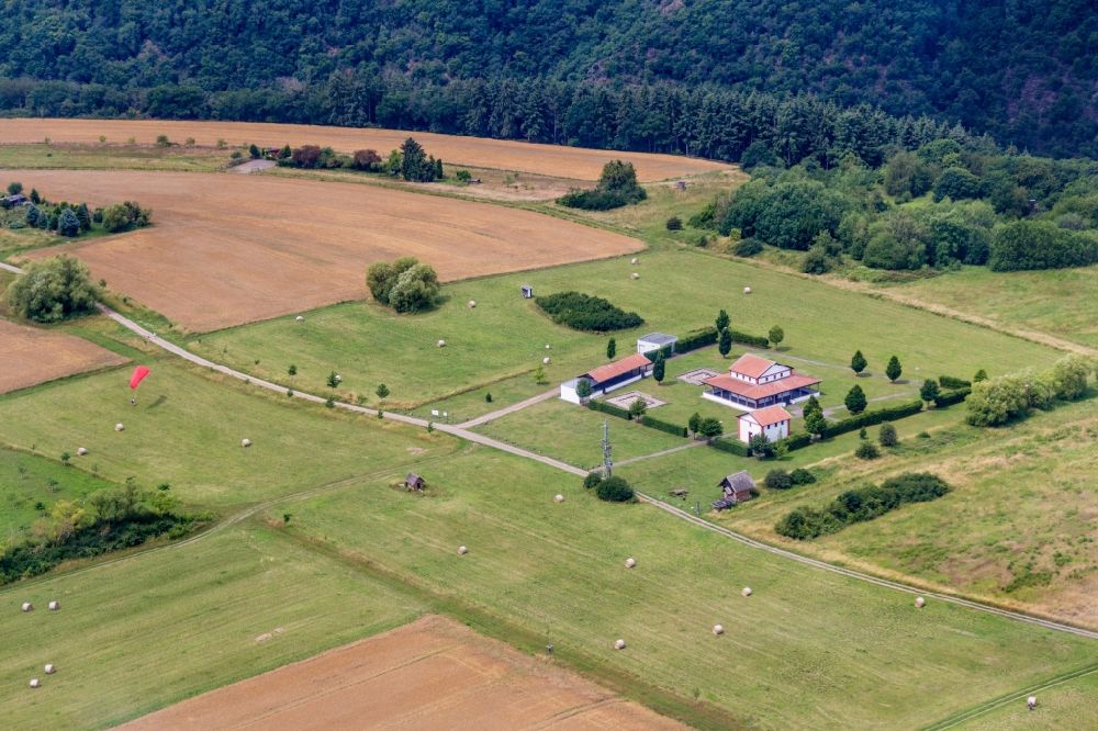 Pommern von oben - Archäologiepark Martberg in Pommern im Bundesland Rheinland-Pfalz, Deutschland