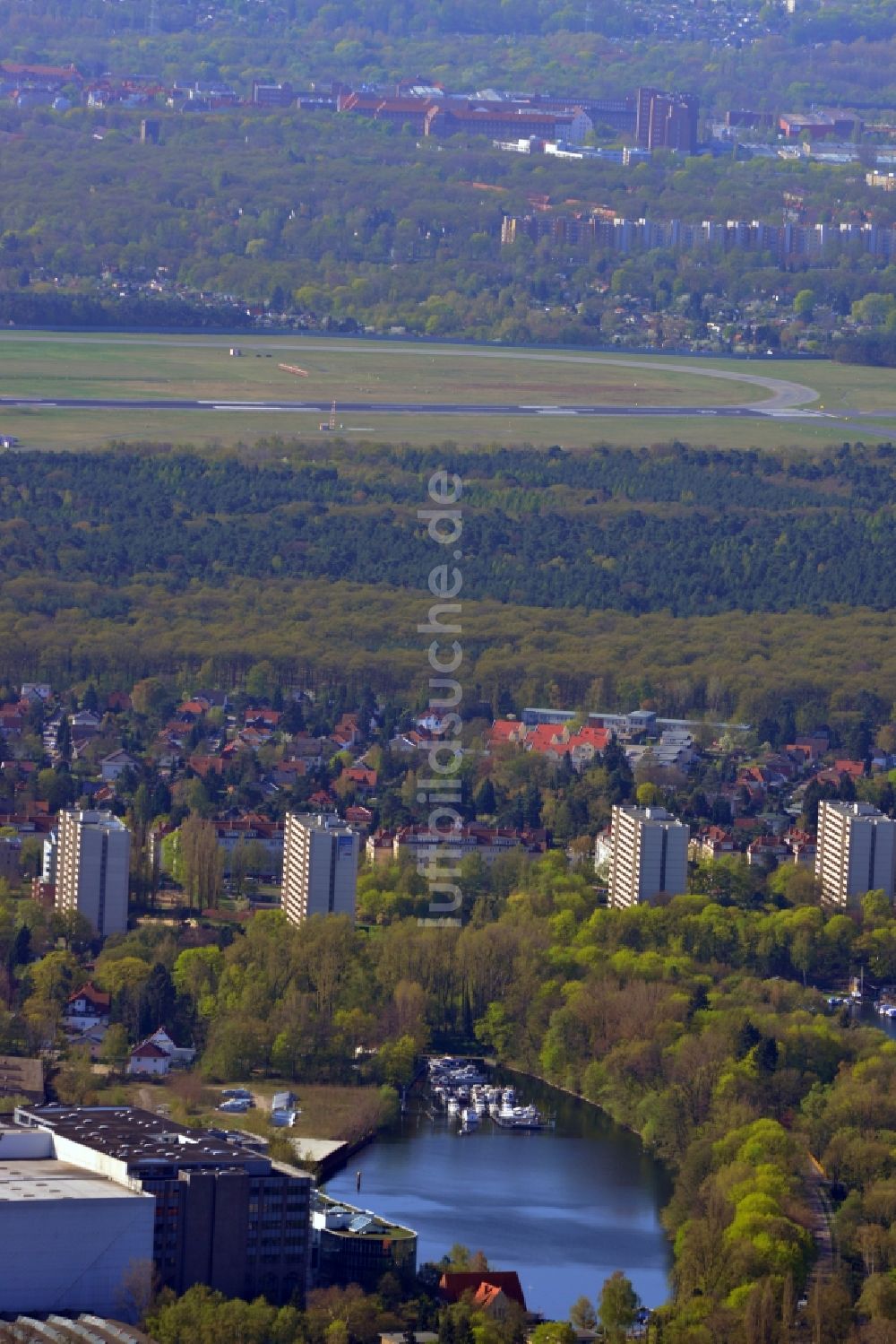 Berlin Reinickendorf von oben - Areal des Entwicklungsgebiet Borsighafen am Borsigdamm zum Tefeler See in Berlin Reinickendorf