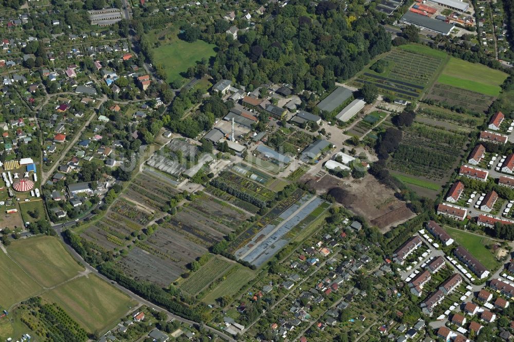 Luftaufnahme Berlin - Areal des Pflanzenmarkt Späth´sche Baumschule in Berlin