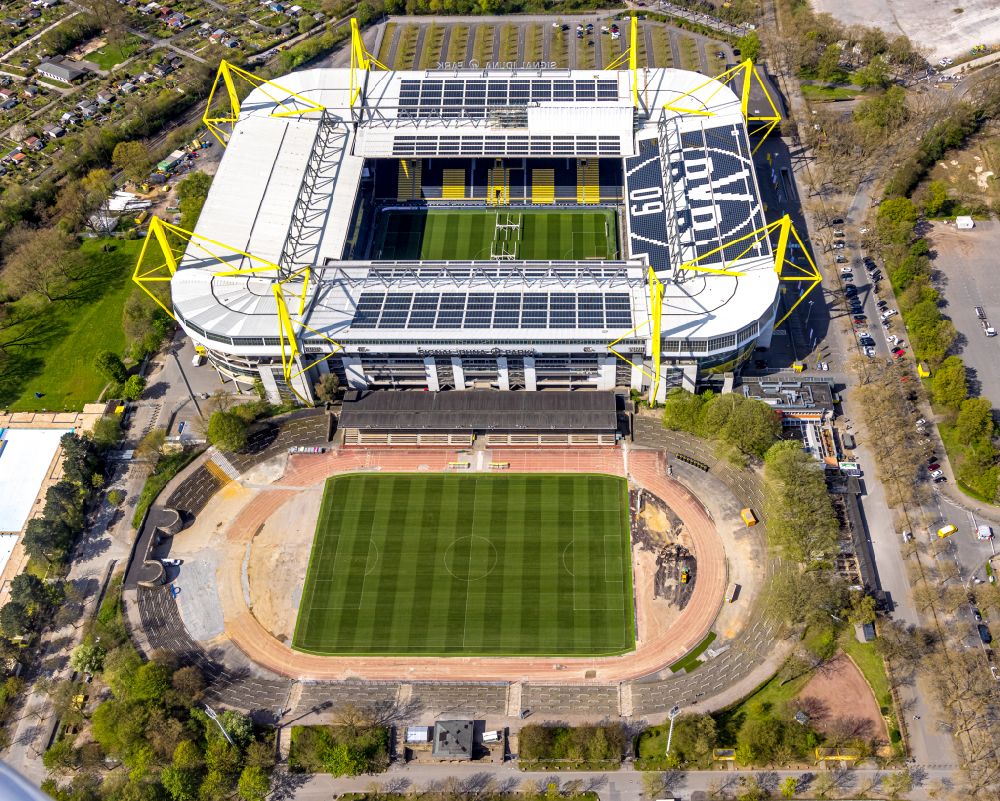 Dortmund von oben - Arena des BVB - Stadion Signal Iduna Park in Dortmund im Bundesland Nordrhein-Westfalen, Deutschland
