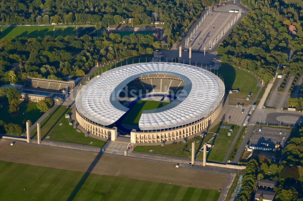 Berlin von oben - Arena des Stadion Olympiastadion in Berlin