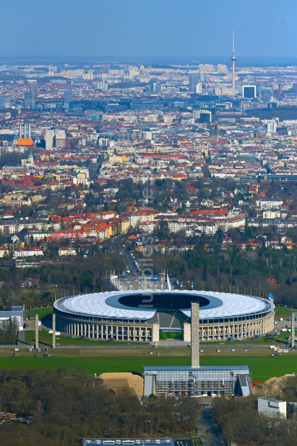 Luftaufnahme Berlin - Arena des Stadion Olympiastadion in Berlin