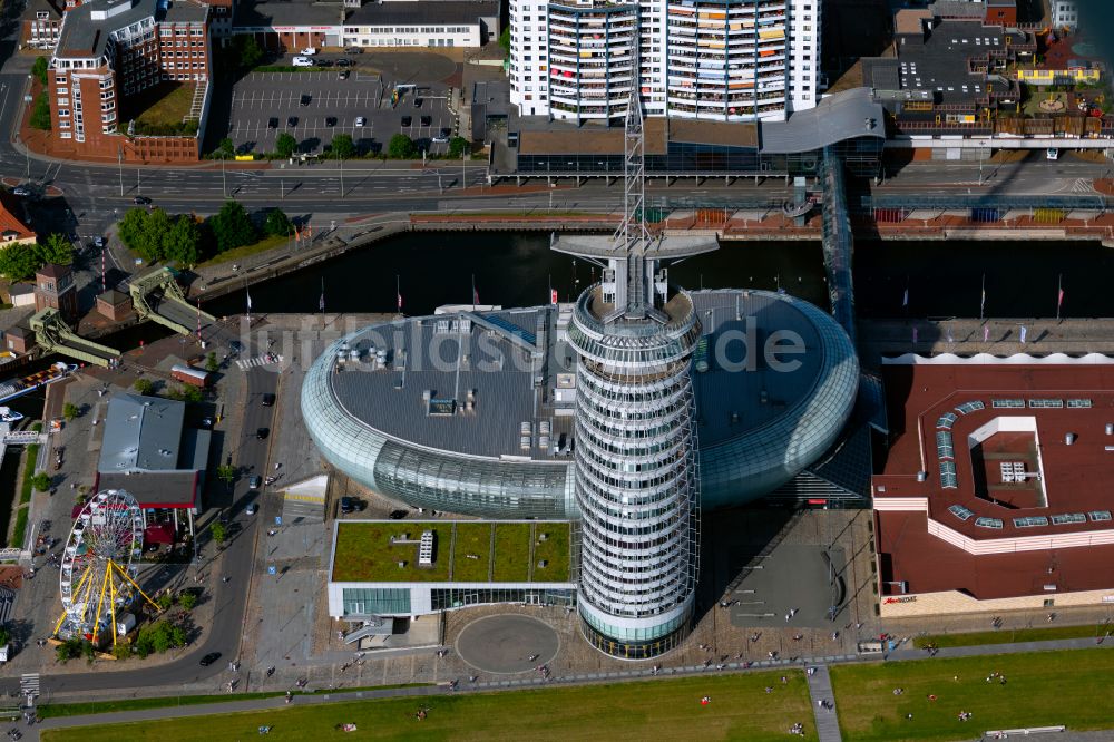 Luftaufnahme Bremerhaven - Atlantic Hotel Sail City und Klimahaus Am Längengrad in Bremerhaven im Bundesland Bremen