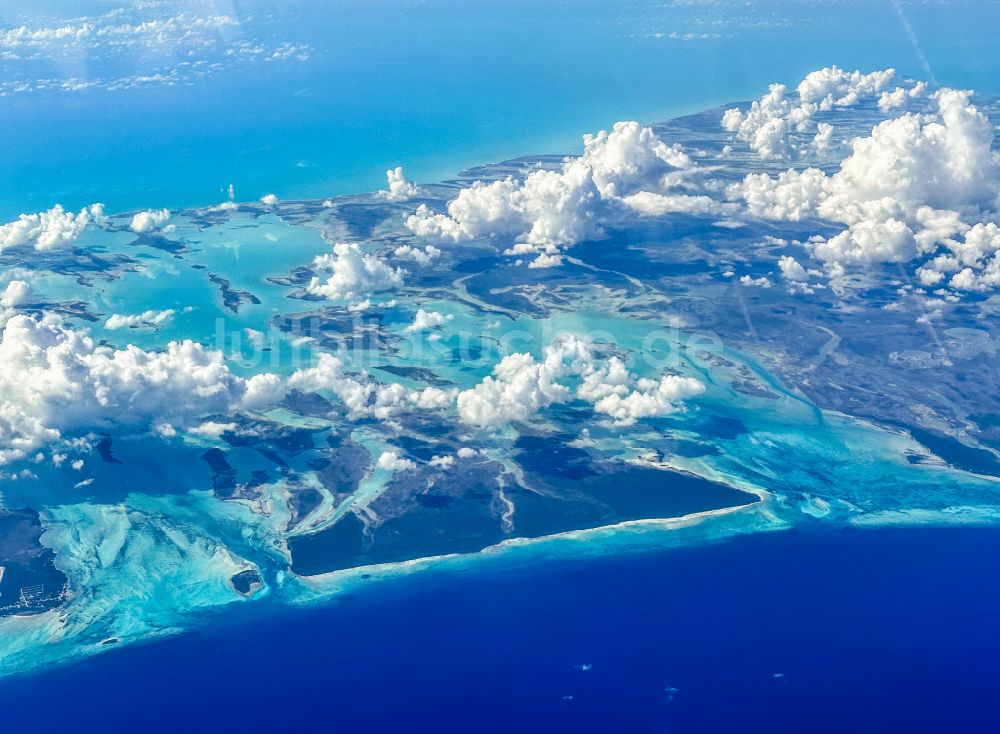 Luftaufnahme Behring Point Settlement - Atoll an der Wasseroberfläche Central Andros in Behring Point Settlement in Central Andros, Bahamas
