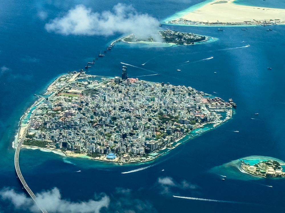 Luftbild Male - Atoll an der Wasseroberfläche Male in Male in Malediven