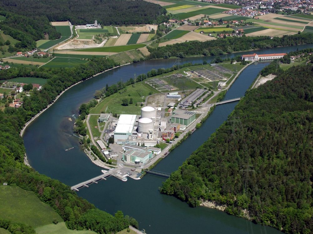 Döttingen von oben - Atomktaftwerk AKW / KKW Beznau in Döttingen in der Schweiz