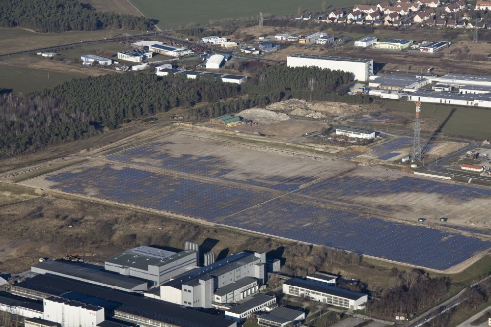 Wittenberg - Piesteritz aus der Vogelperspektive: Aufbau einer Photovoltaikanlage auf dem Gelände der Agroparks Piesteritz