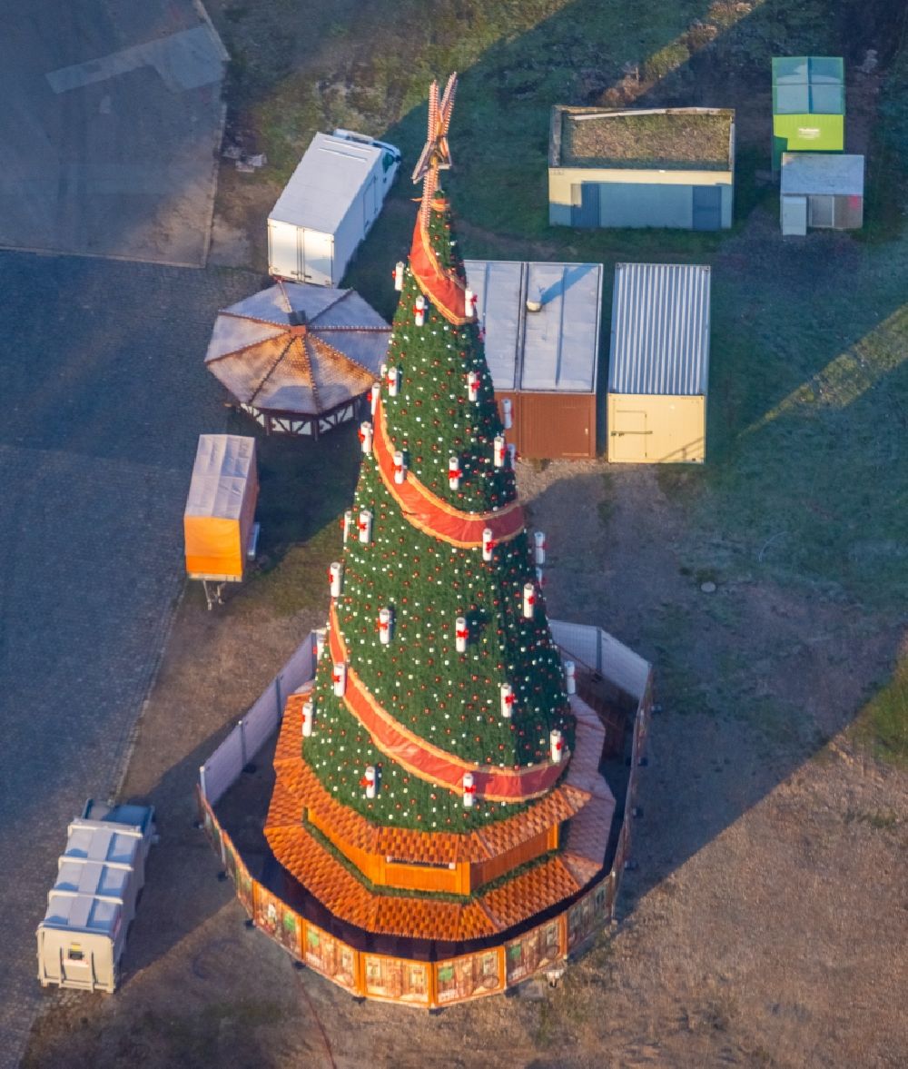 Herne von oben - Aufbauarbeiten auf dem Weihnachtsmarkt- Veranstaltungsgelände im Ortsteil Wanne-Eickel in Herne im Bundesland Nordrhein-Westfalen, Deutschland