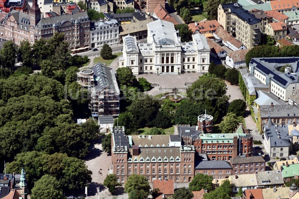 Lund aus der Vogelperspektive: Aula- Haupt- Gebäude der Universität Universitetshuset in Lund in Skane län, Schweden