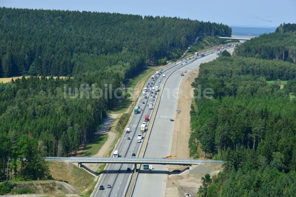 Moßbach von oben - Ausbau- Arbeiten und Baustellen an der Streckenführung der BAB Bundesautobahn A9 bei Moßbach in Thüringen