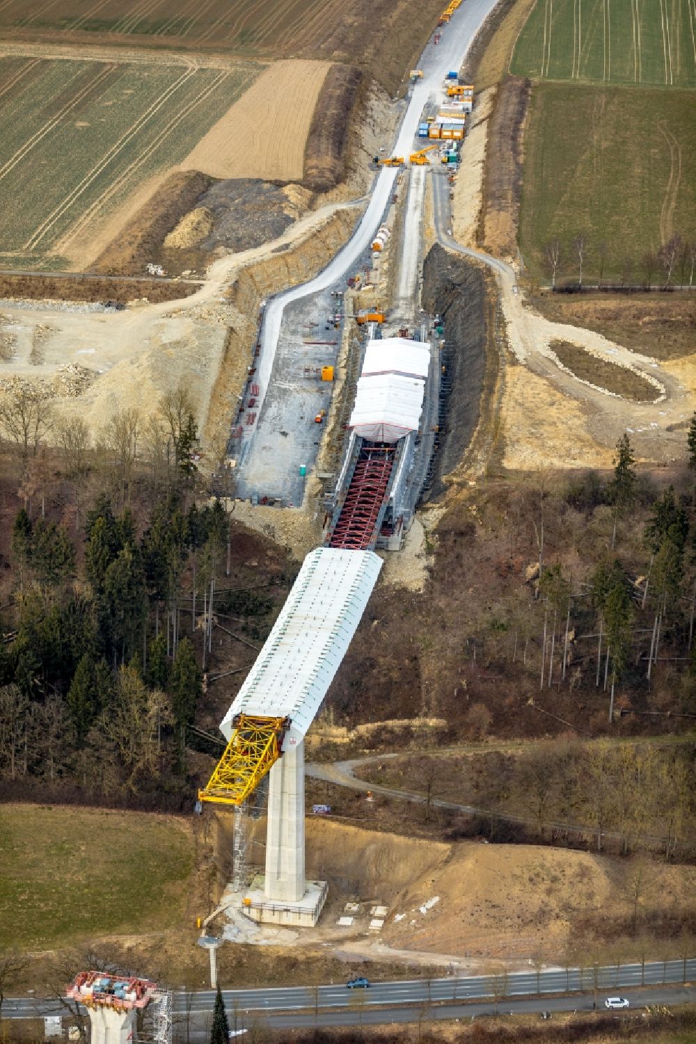 Bad Wünnenberg von oben - Ausbau der Ortsumgehung im Straßenverlauf der Aftetalbrücke der B 480n in Bad Wünnenberg im Bundesland Nordrhein-Westfalen, Deutschland